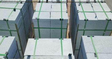 聊城 芝麻白花岗岩5公分地铺石 花岗岩厂家工厂装车日常