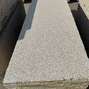 聊城 黄金麻花岗岩荔枝面毛板，半成品