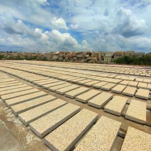 聊城 黄金麻花岗岩荔枝面地铺石防护中