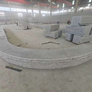 聊城 芝麻白异形坐凳，自然面光面弧形加工