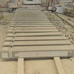 聊城 芝麻白异形加工雕刻-栏杆大柱，方柱