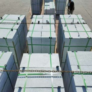 聊城 芝麻白花岗岩5公分地铺石 花岗岩厂家工厂装车日常