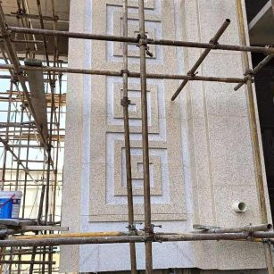 聊城 黄金麻花岗岩别墅外墙干挂回纹造型效果