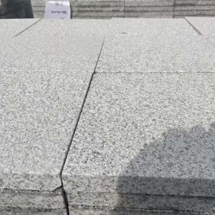 聊城 白麻花岗岩石材推荐 荔枝面地铺石