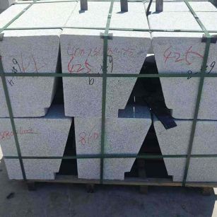 聊城 芝麻白异形坐凳，石凳