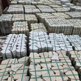 聊城 黄金麻白麻花岗岩荔枝面地铺石(冰裂纹)