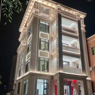 聊城 芝麻白花岗岩别墅外墙夜间效果