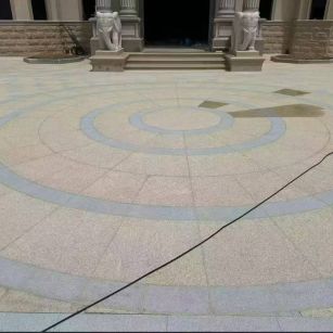 聊城 黄金麻芝麻灰花岗岩石材地铺拼接效果