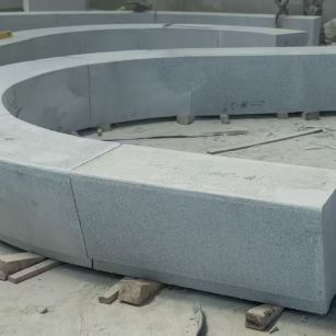 聊城 芝麻白花岗岩光面弧形坐凳