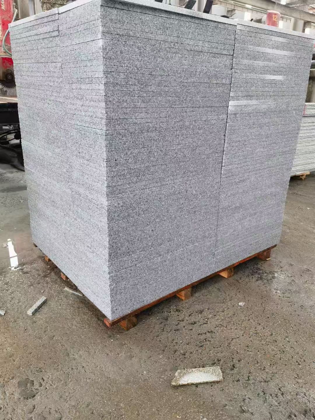 聊城 芝麻白火烧面1.8厚300*600地铺石，尺寸标准，厚薄均匀