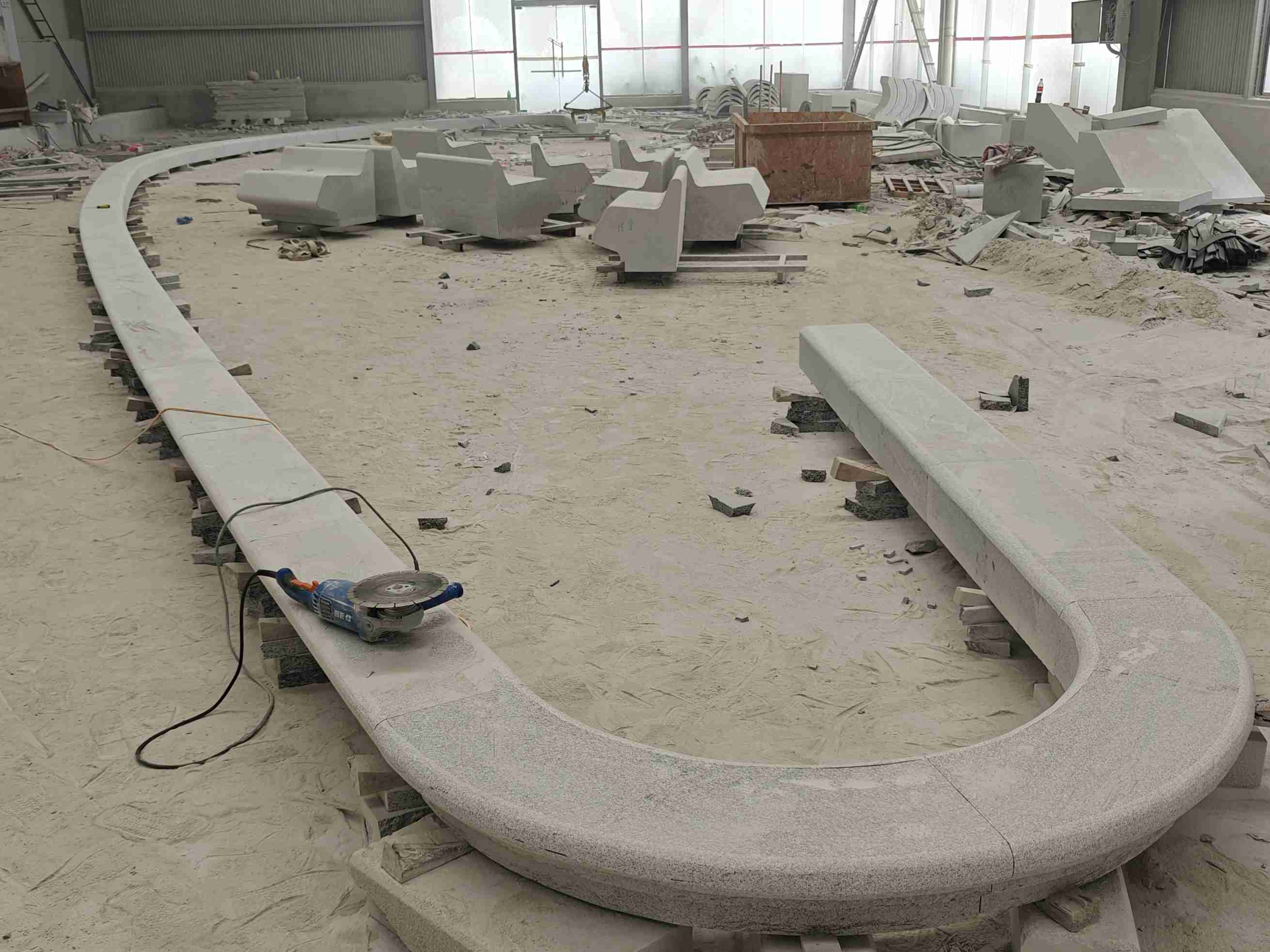 聊城 芝麻白花岗岩弧形花坛石，坐凳石