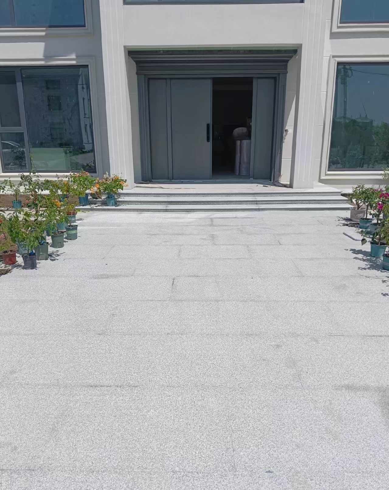 聊城 芝麻白花岗岩地铺石地面铺装