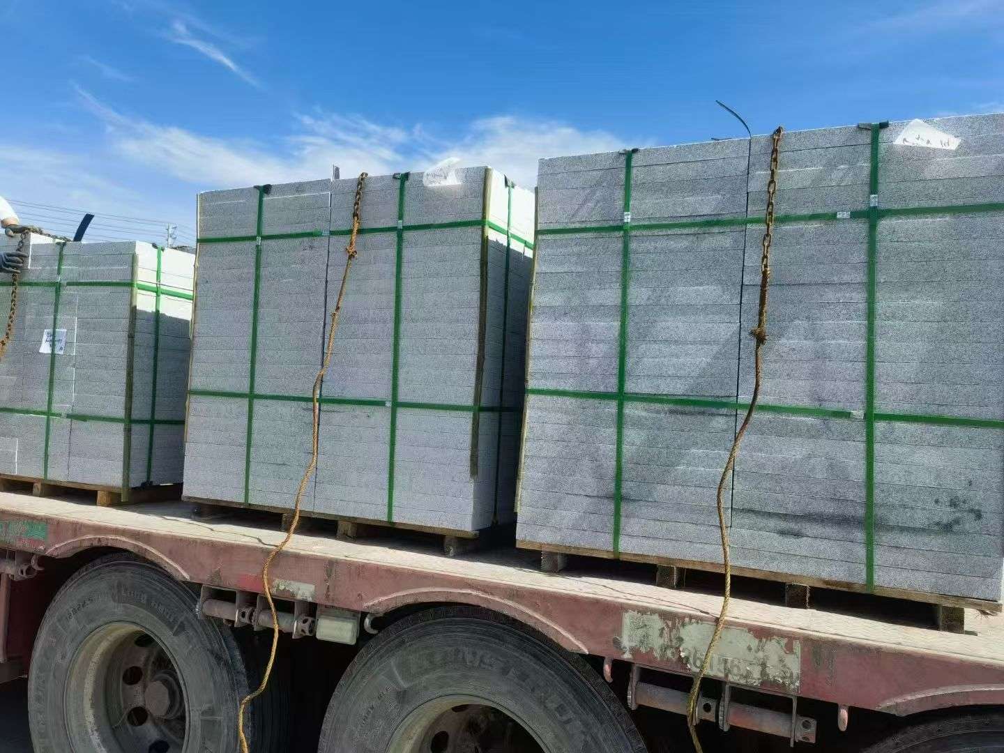 聊城 芝麻白花岗岩地铺石装车日常