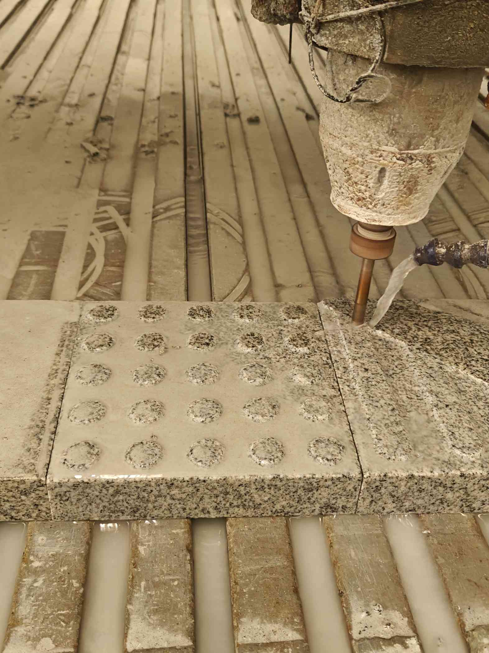 聊城 芝麻白花岗岩石材盲人石、盲道石、盲点石