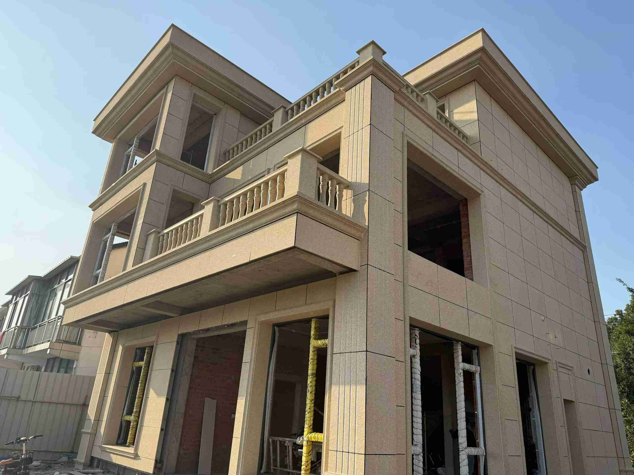 聊城 黄金麻花岗岩石材荔枝面外墙干挂效果展示