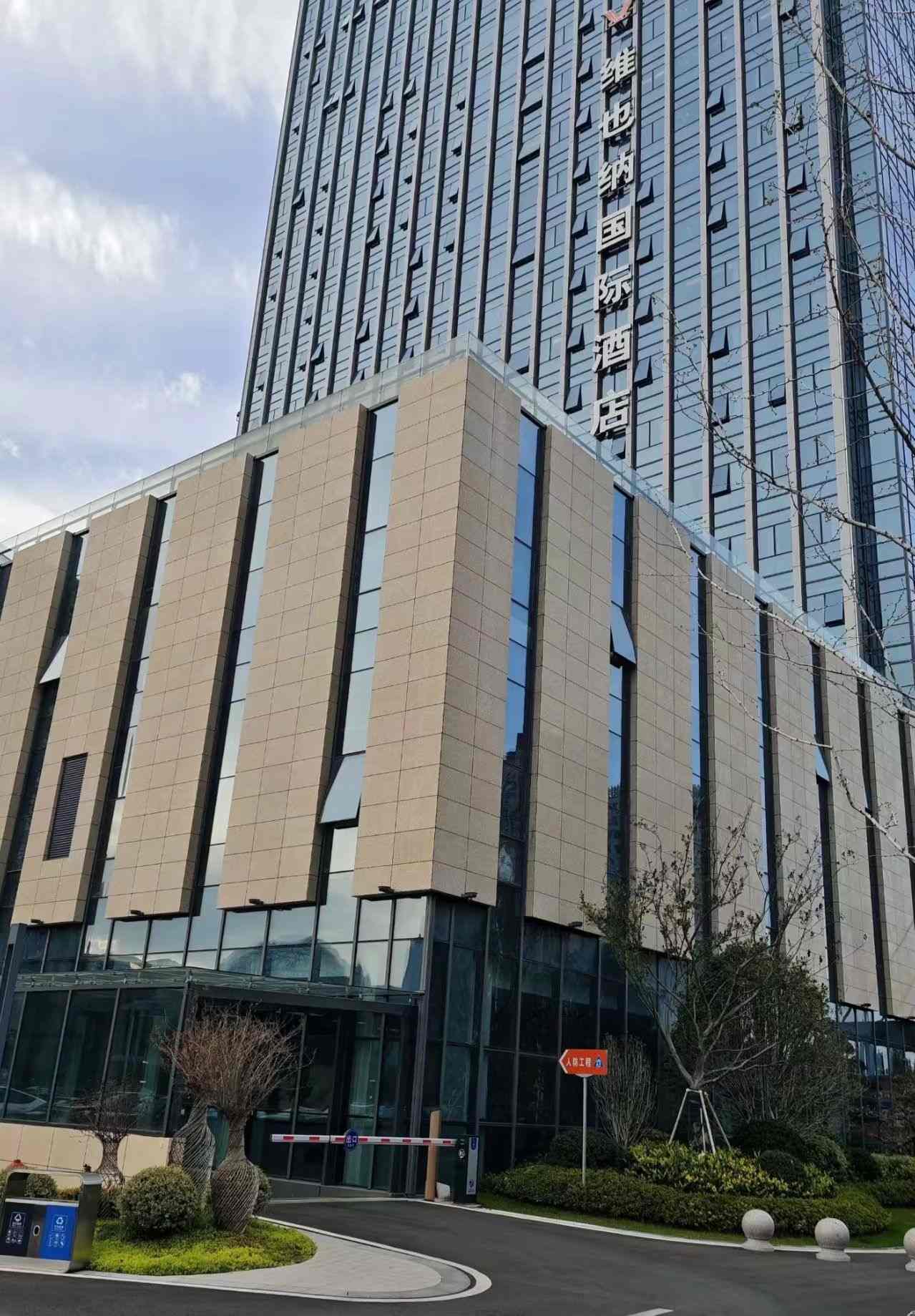 聊城 黄金麻花岗岩外墙干挂