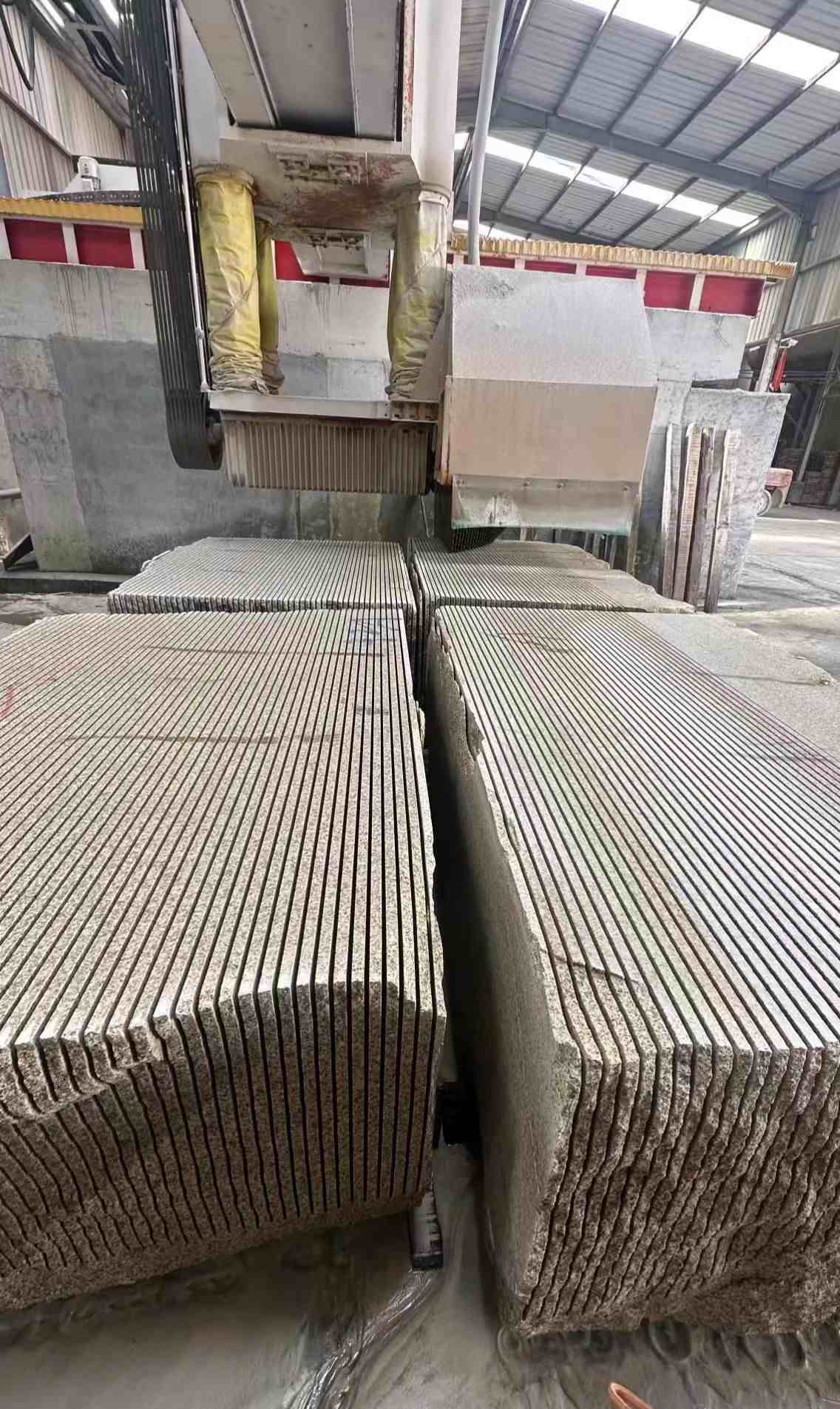 聊城 车间生产日常，黄金麻白麻花岗岩