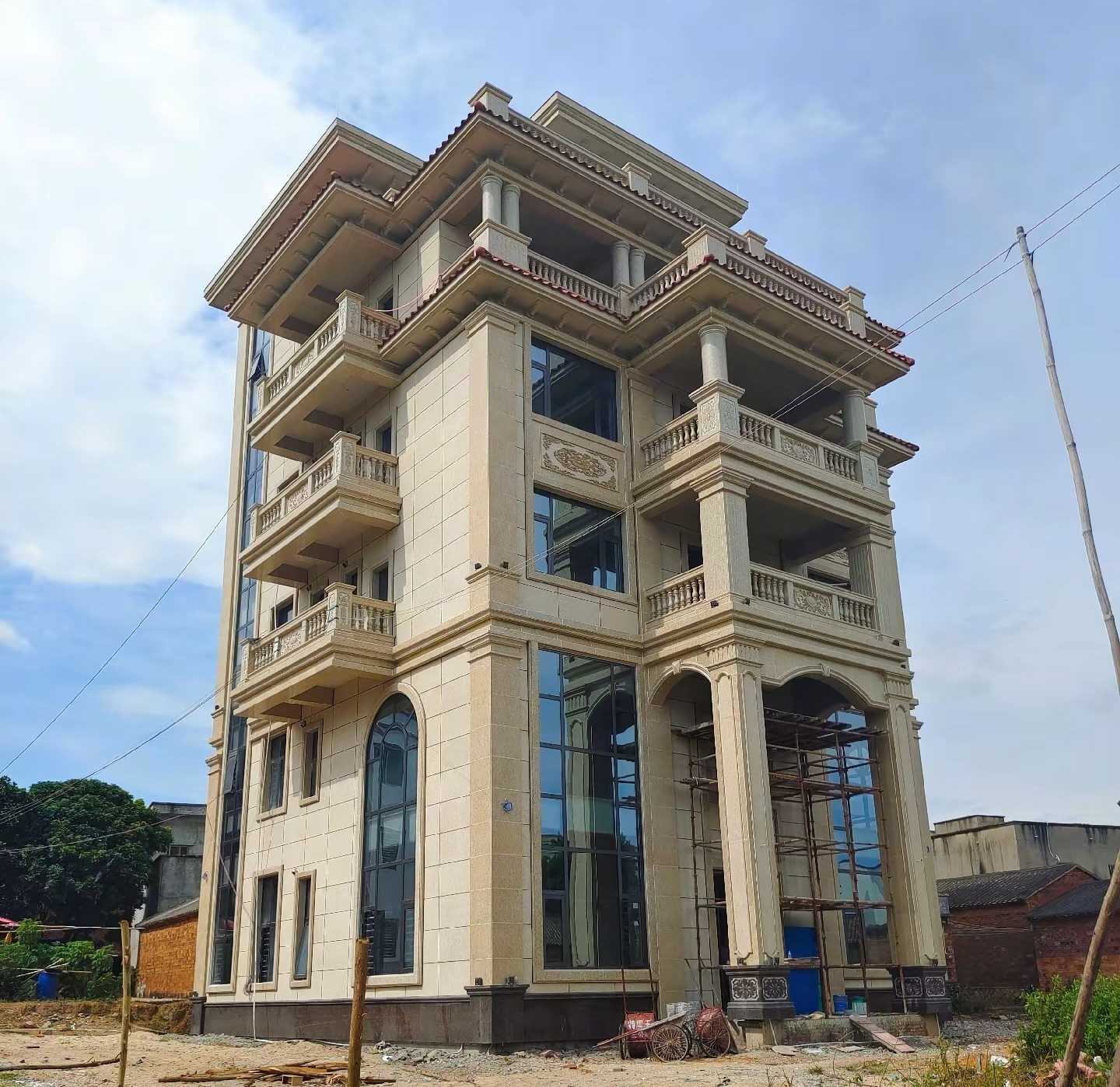 聊城 黄金麻花岗岩石材别墅外墙干挂搭配（雕花栏杆花瓶柱门楼罗马柱）