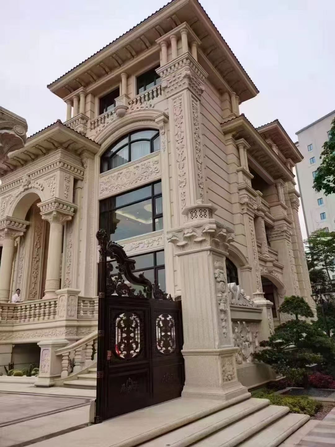 聊城 黄金麻花岗岩别墅外墙干挂效果展示