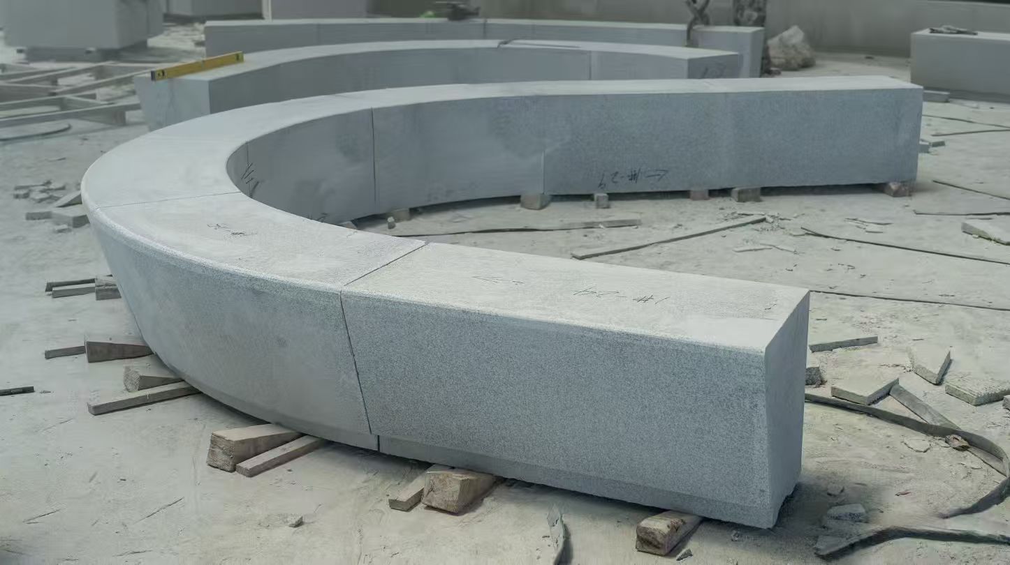聊城 芝麻白花岗岩光面弧形坐凳