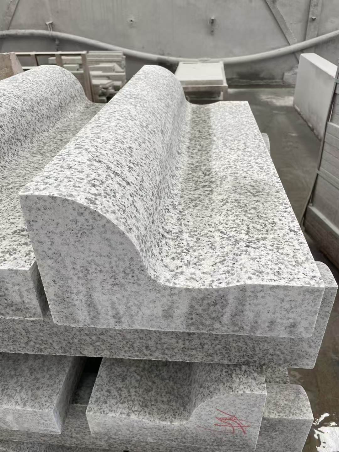 聊城 白麻花岗岩S型路沿石，路侧石，马路牙子等