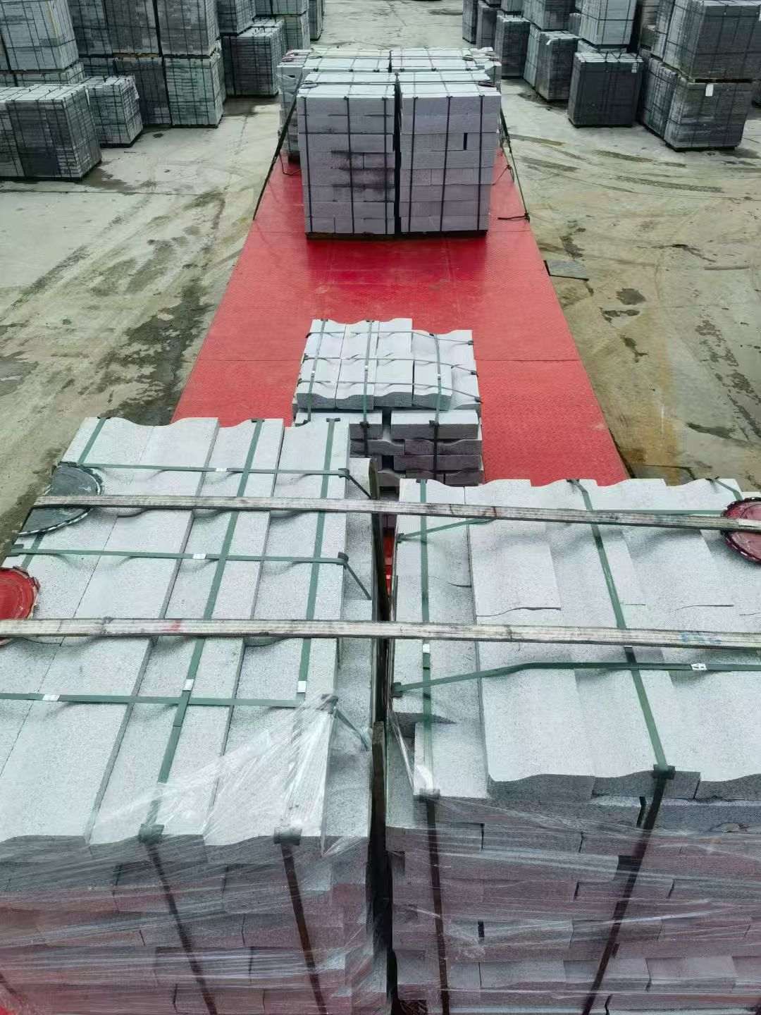 聊城 芝麻白仿形加直形路沿石出货日常