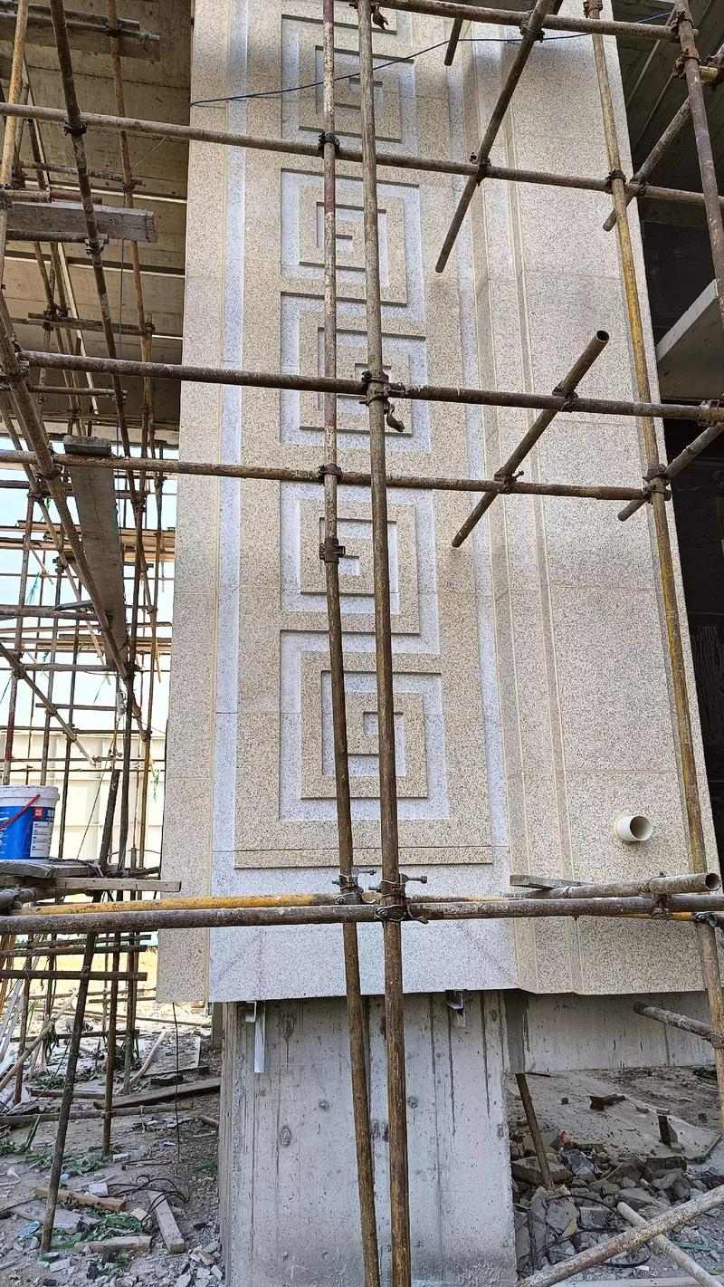 聊城 黄金麻花岗岩别墅外墙干挂回纹造型效果