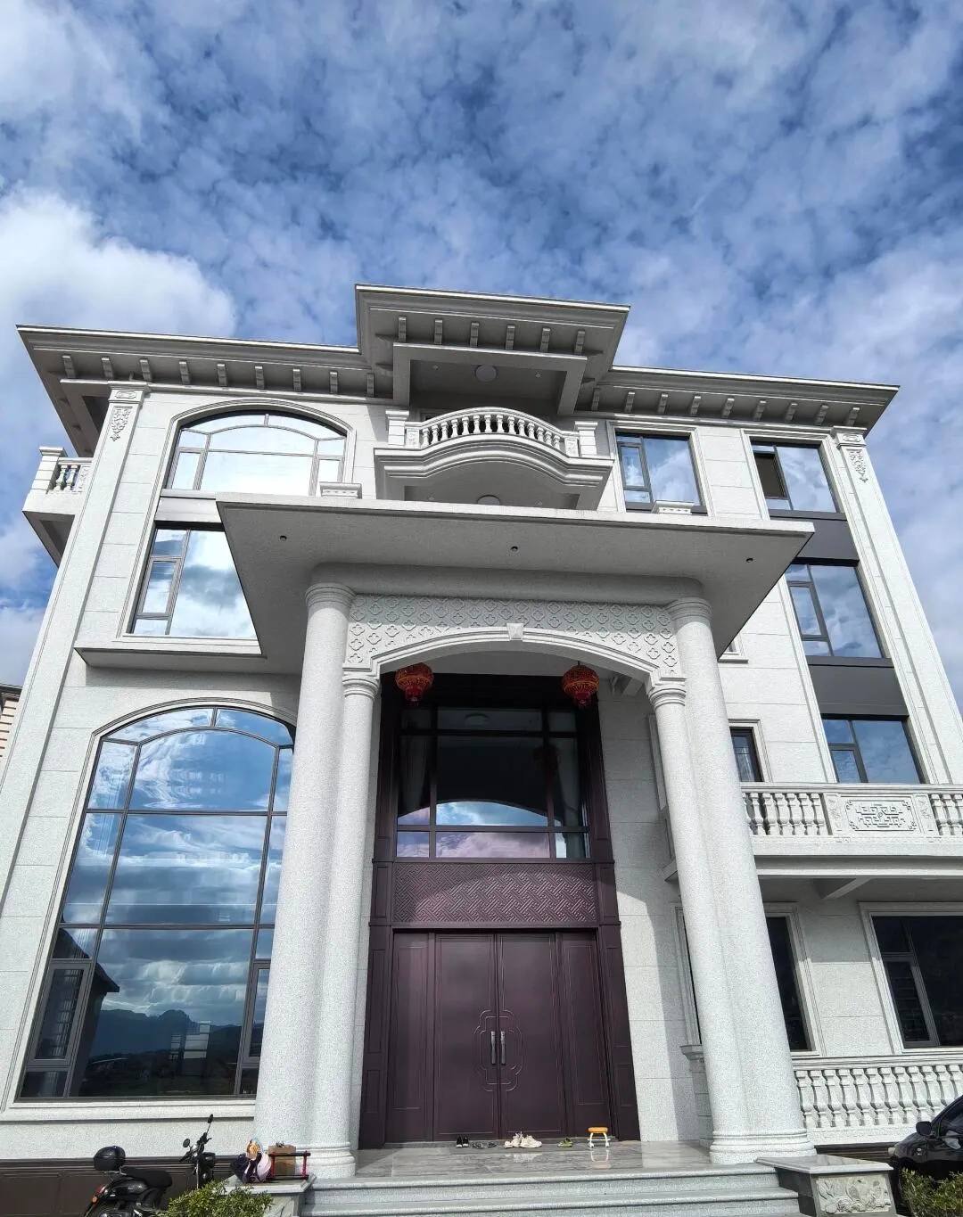 聊城白麻别墅外墙干挂石材效果示例