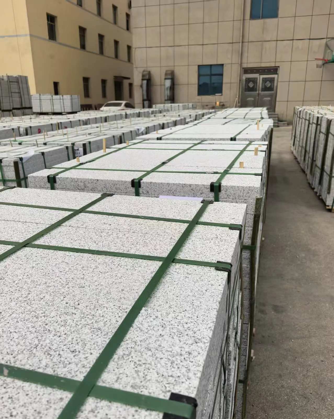 聊城 白麻花岗岩5.0公分荔枝面地铺石