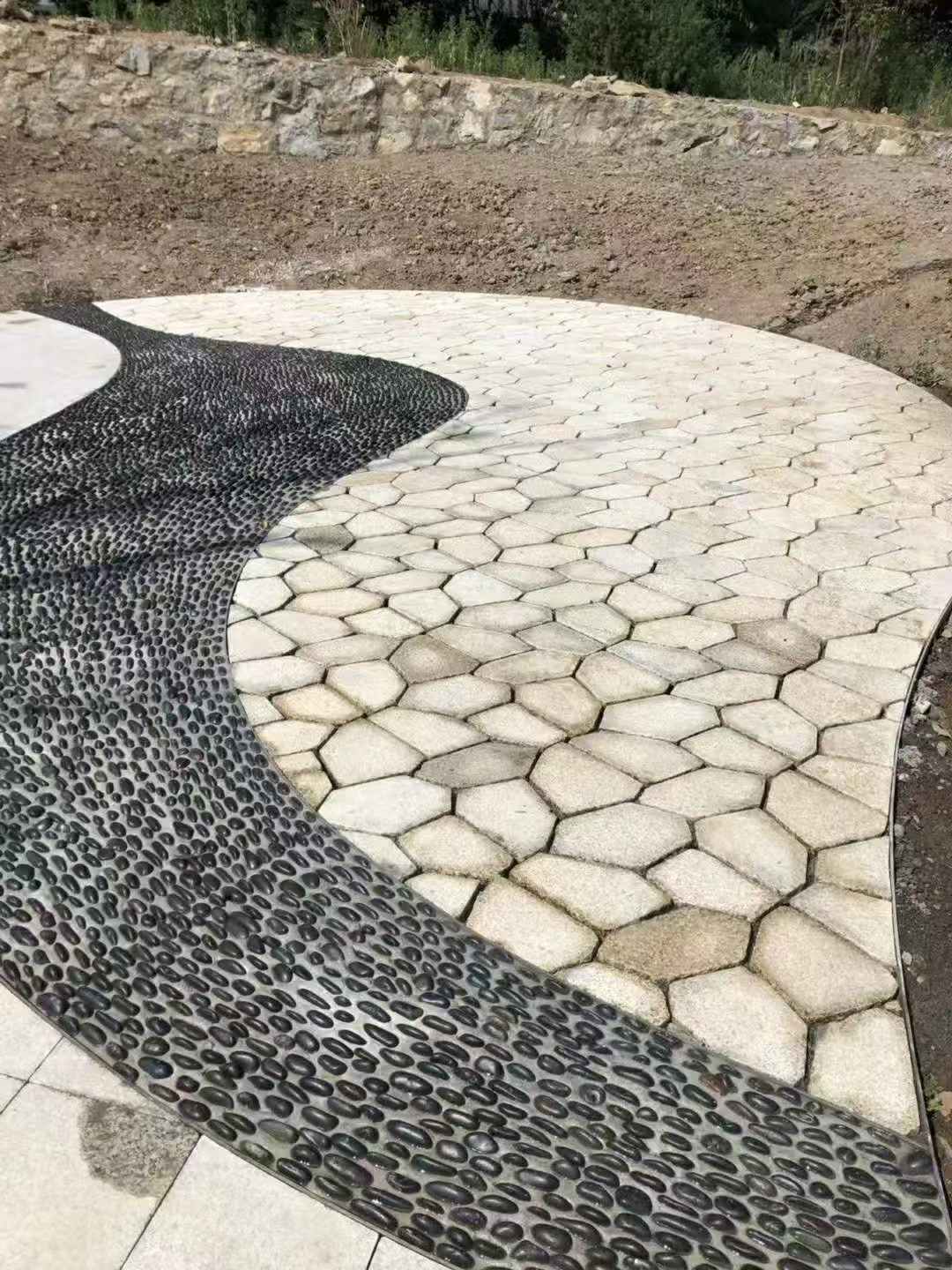 聊城 黄金麻冰裂纹地铺石工地铺装案例