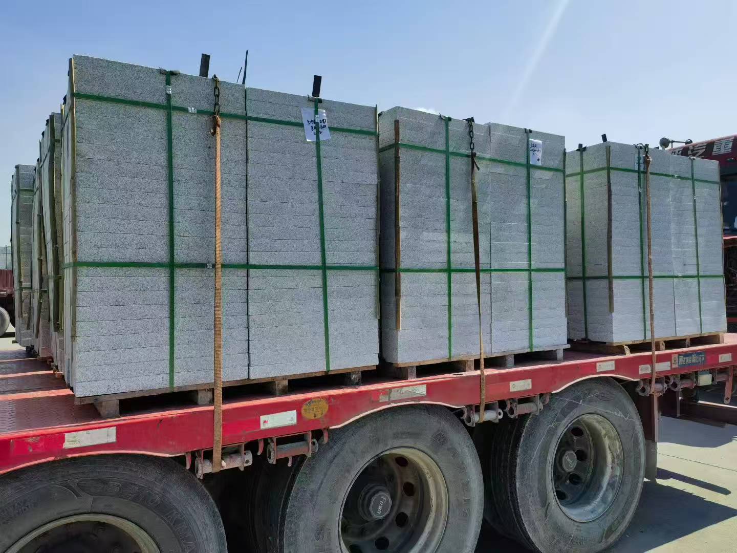 聊城芝麻白花岗岩出货日常地铺石