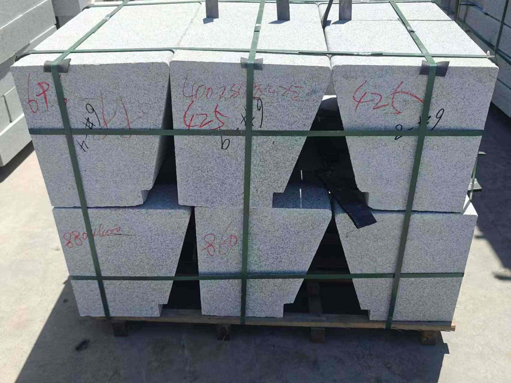 聊城 芝麻白异形坐凳，石凳