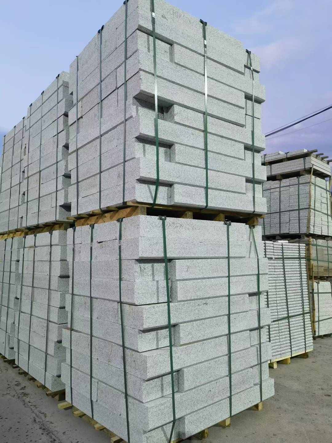 聊城 芝麻白花岗岩路沿石，路缘石，路肩石，道牙，立缘石，马路牙子，街沿石，侧石等