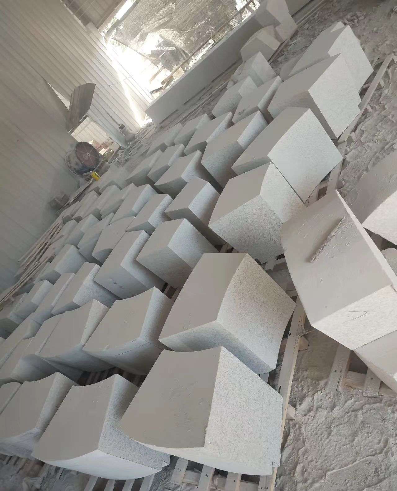 聊城 白麻花岗岩异形坐凳