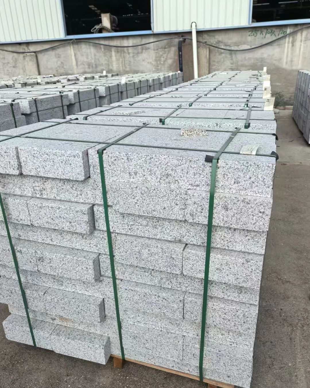 聊城 白麻花岗岩路沿石，弧形路沿石，道牙石，马路牙子，界石，路缘石，平沿石，直岩石，平缘石等