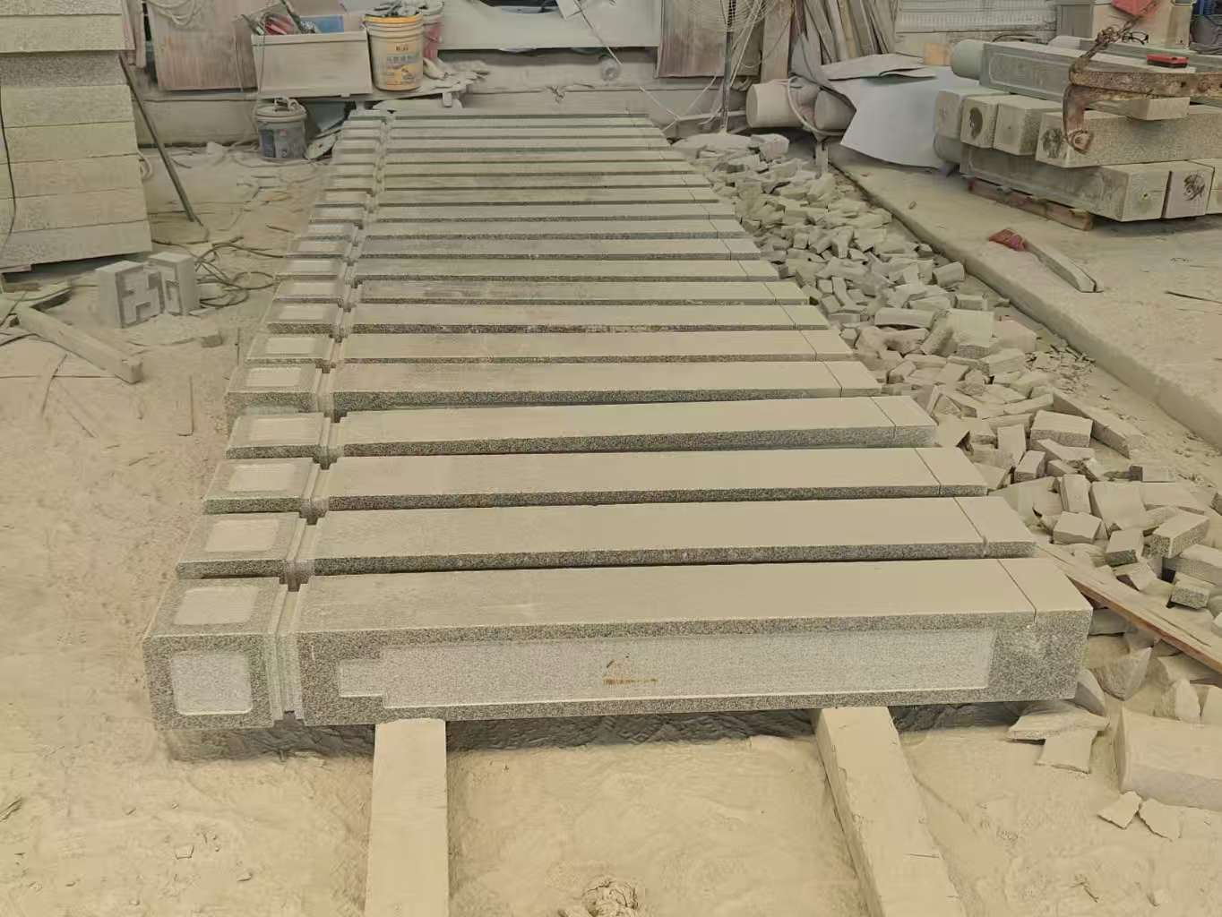 聊城 芝麻白异形加工雕刻-栏杆大柱，方柱