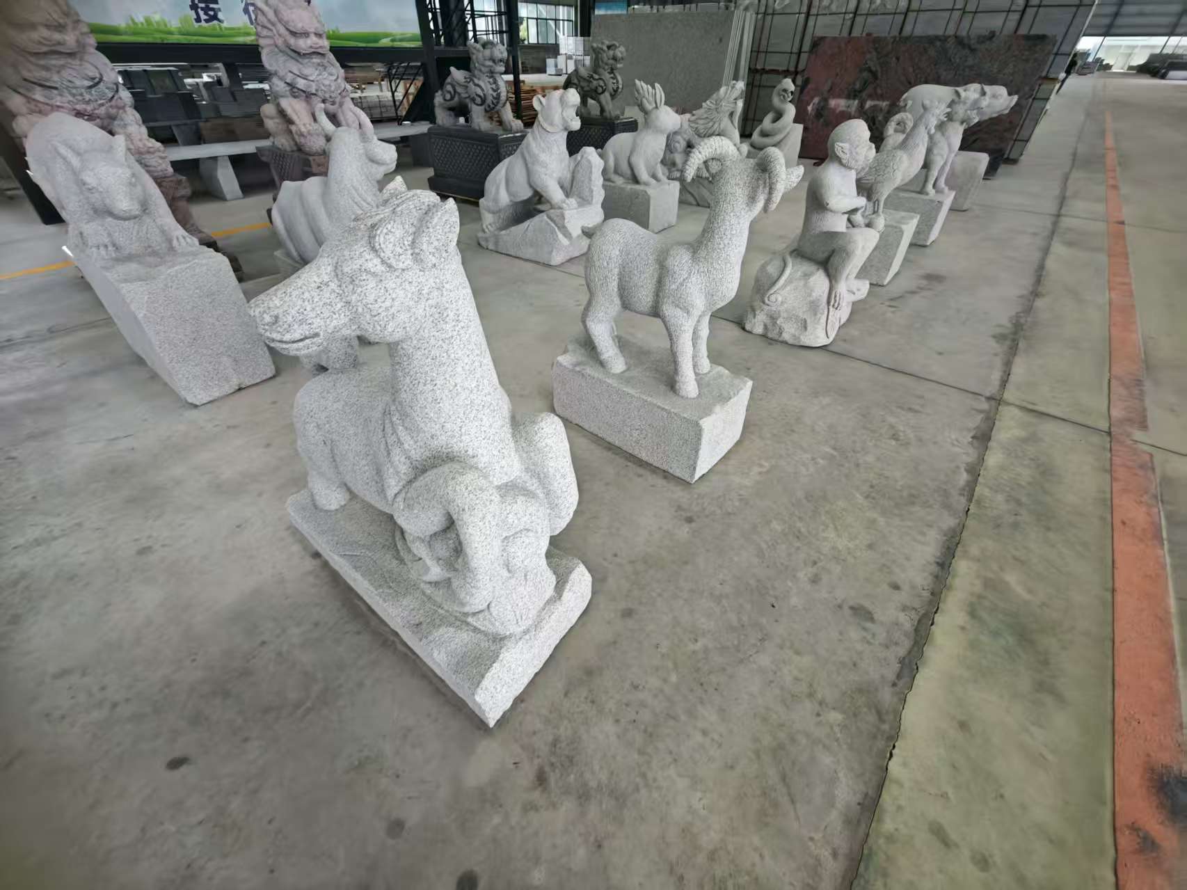 聊城 芝麻白花岗岩造型立体雕刻——十二生肖